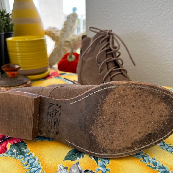 Sam Edelman mare putty, new buck, lace-up booty size 10 - Picture 3 of 8